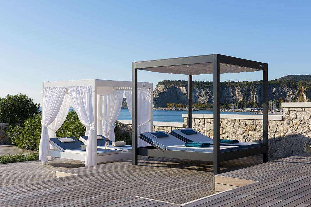 Luxury Outdoor Cabana & Dual Sun-bed